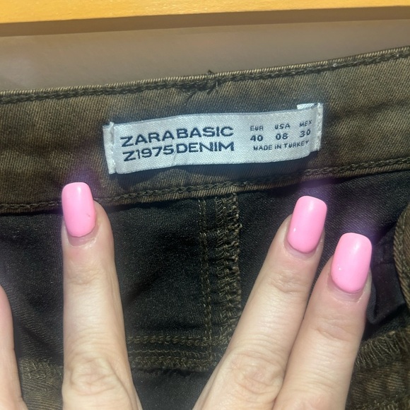 ZARA BASIC Z1975 denim size 8, army green, frayed hem, zipper and button front - Picture 5 of 9